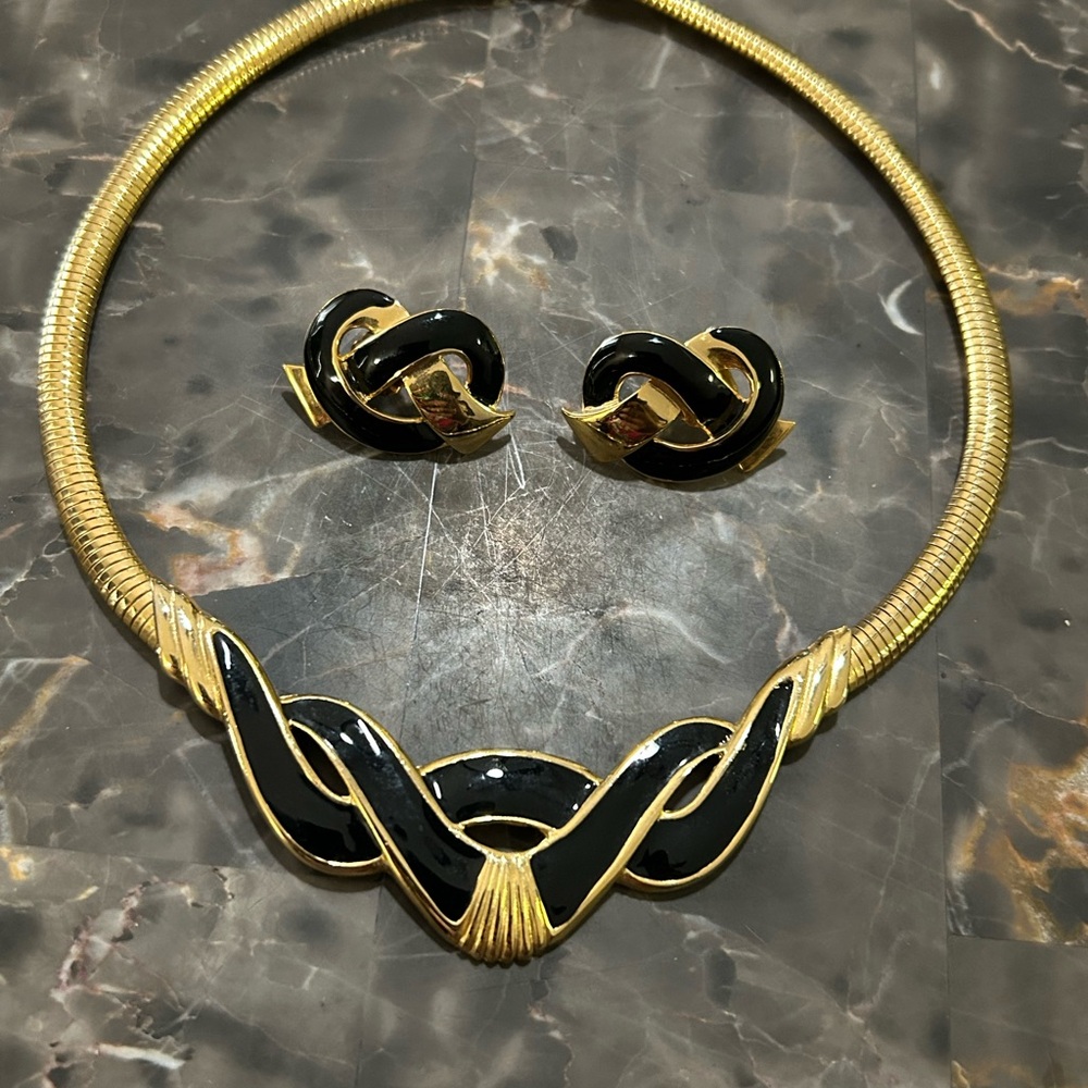 Elegant Black and Gold Pre-Loved Jewelry Set! Necklace and Pieced Earrings!